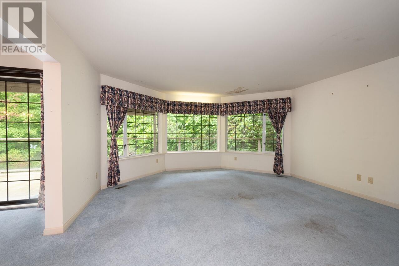 4197 Virginia Crescent, North Vancouver, British Columbia  V7R 3Z7 - Photo 4 - R2969092