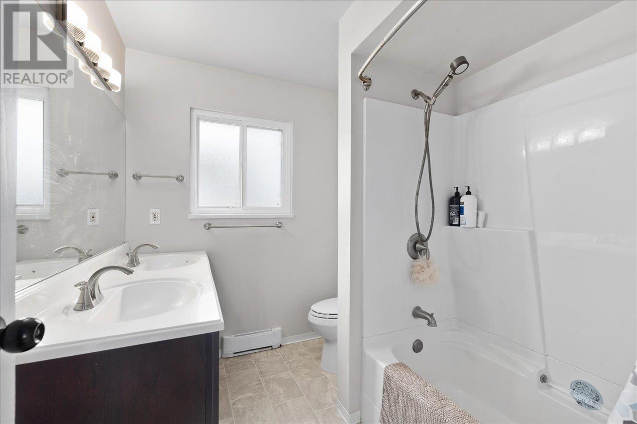 Listing Picture 17 of 37 : 7951 FROBISHER DRIVE, Richmond / 烈治文 - 魯藝地產 Yvonne Lu Group - MLS Medallion Club Member