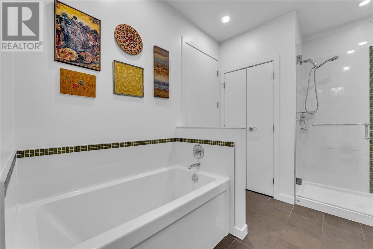 Listing Picture 17 of 23 : 306 1205 HOWE STREET, Vancouver / 溫哥華 - 魯藝地產 Yvonne Lu Group - MLS Medallion Club Member