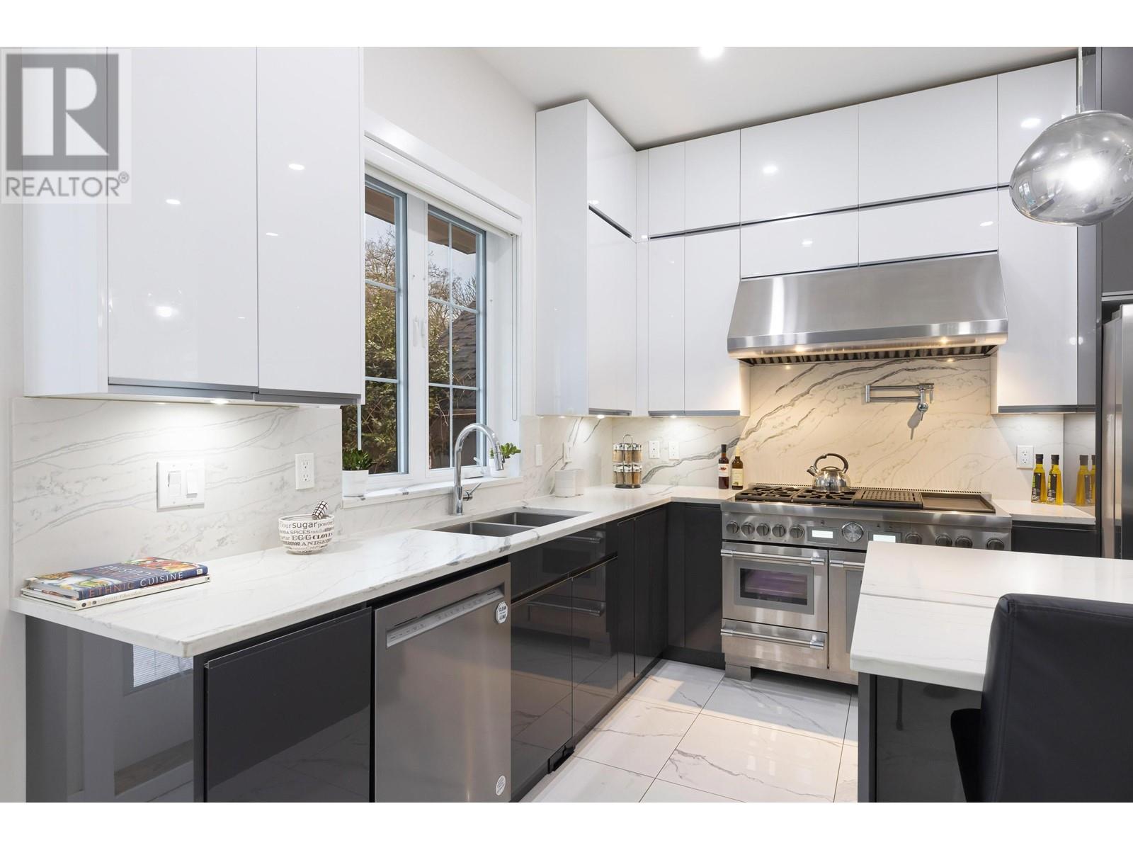 888 E 12th Avenue, Vancouver, British Columbia  V5T 2J2 - Photo 6 - R2967817