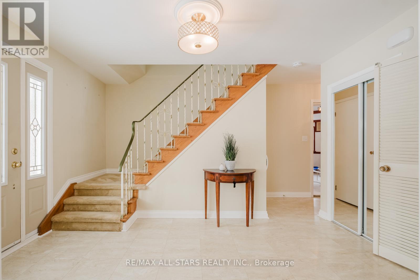 Property at 28 CHRISTMAN COURT image 4