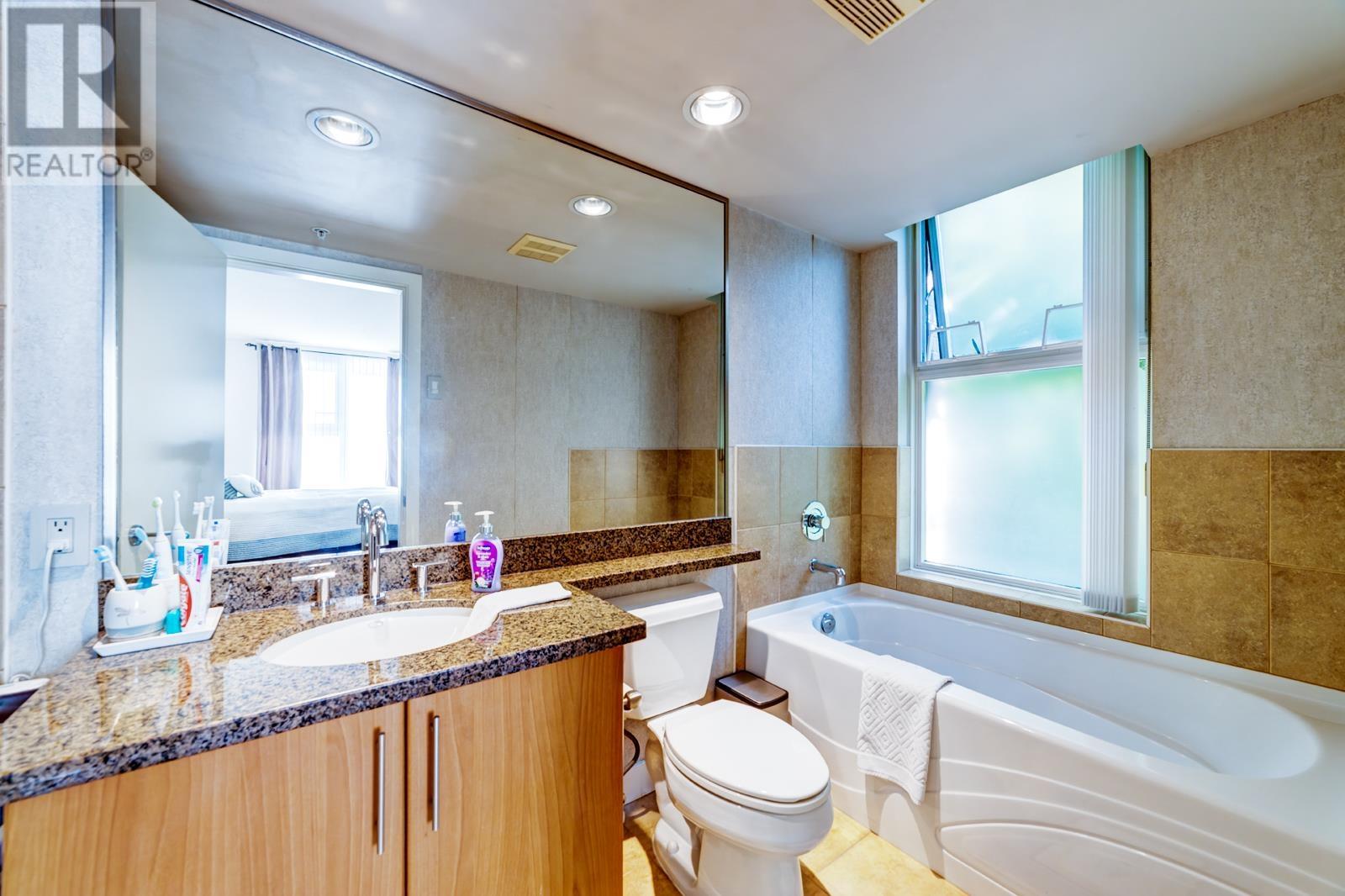 Listing Picture 12 of 28 : 307 1450 W 6TH AVENUE, Vancouver / 溫哥華 - 魯藝地產 Yvonne Lu Group - MLS Medallion Club Member