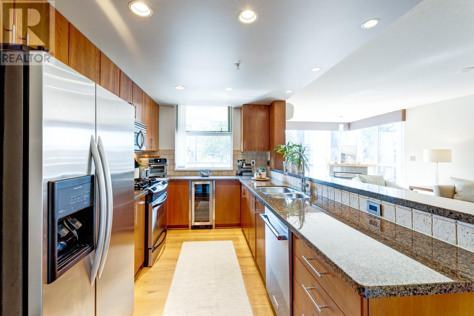 Listing Picture 7 of 28 : 307 1450 W 6TH AVENUE, Vancouver / 溫哥華 - 魯藝地產 Yvonne Lu Group - MLS Medallion Club Member