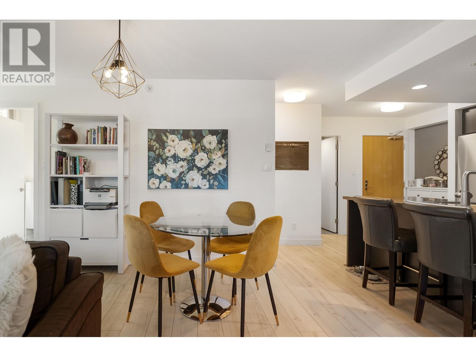 Listing Picture 10 of 20 : 302 2200 DOUGLAS ROAD, Burnaby / 本拿比 - 魯藝地產 Yvonne Lu Group - MLS Medallion Club Member