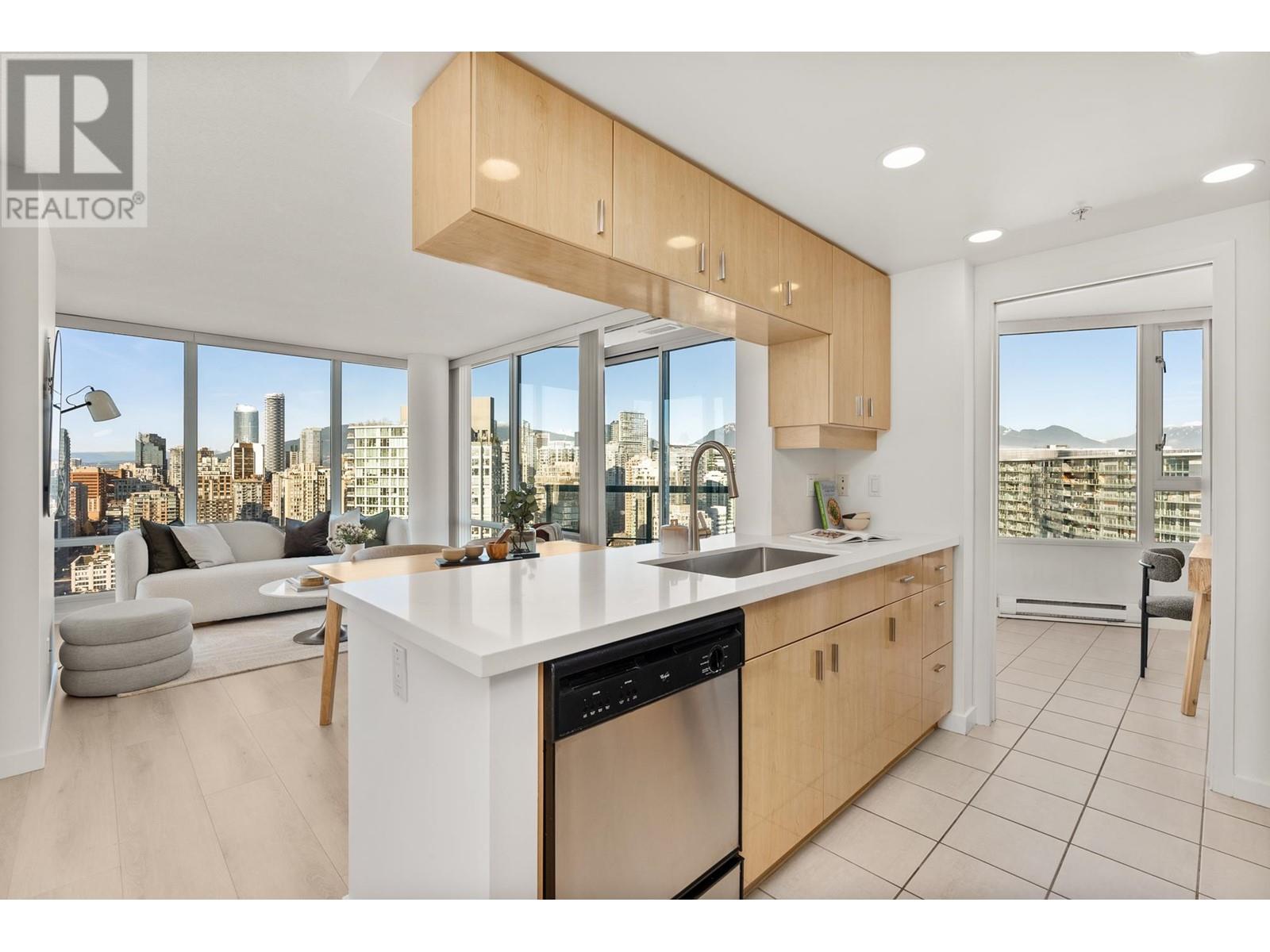 Listing Picture 16 of 31 : 3601 1033 MARINASIDE CRESCENT, Vancouver / 溫哥華 - 魯藝地產 Yvonne Lu Group - MLS Medallion Club Member