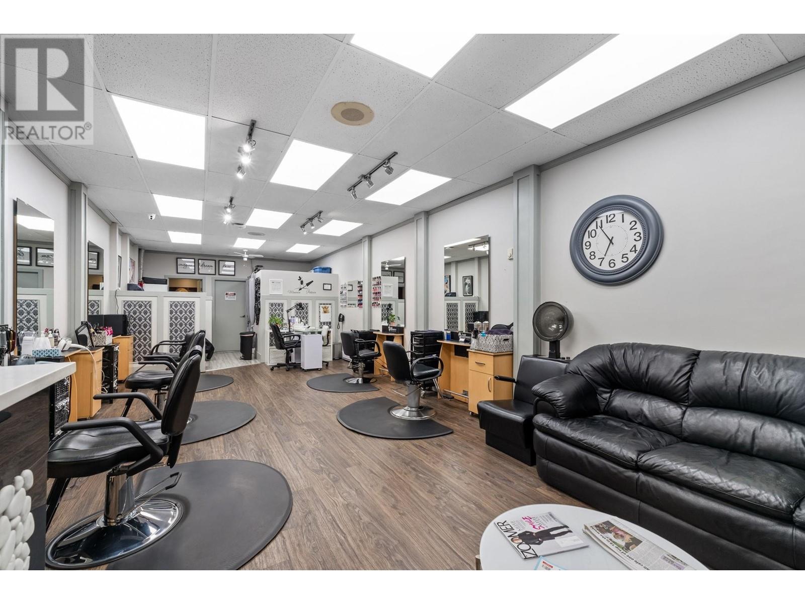 22752 Lougheed Highway, Maple Ridge, British Columbia  V2X 2V6 - Photo 3 - C8066824