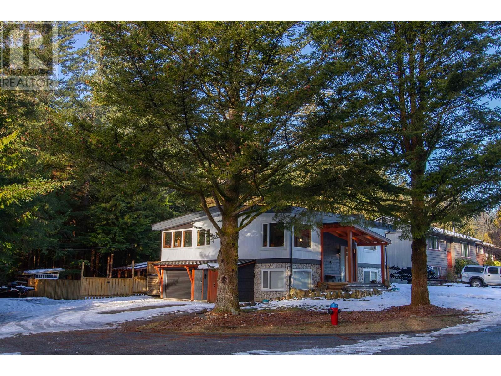 41941 Ross Road, Squamish, British Columbia  V0N 3G0 - Photo 2 - R2969082