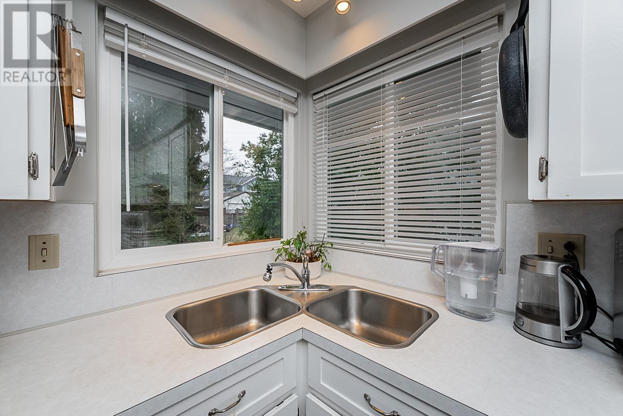 8441 11th Avenue, Burnaby, British Columbia  V3N 2P5 - Photo 12 - R2968431