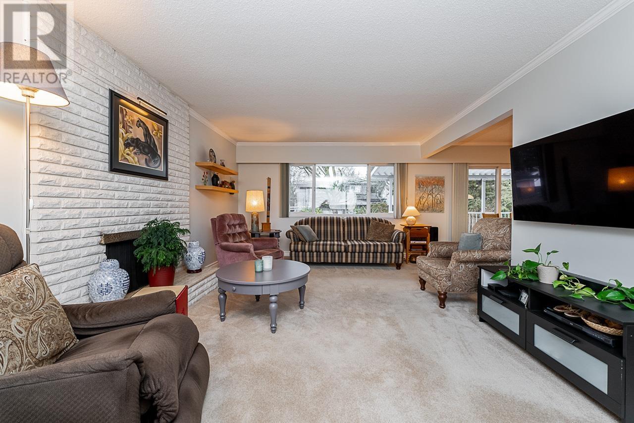 8441 11th Avenue, Burnaby, British Columbia  V3N 2P5 - Photo 6 - R2968431