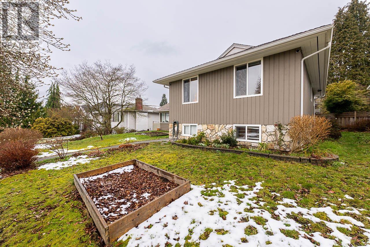 8441 11th Avenue, Burnaby, British Columbia  V3N 2P5 - Photo 3 - R2968431