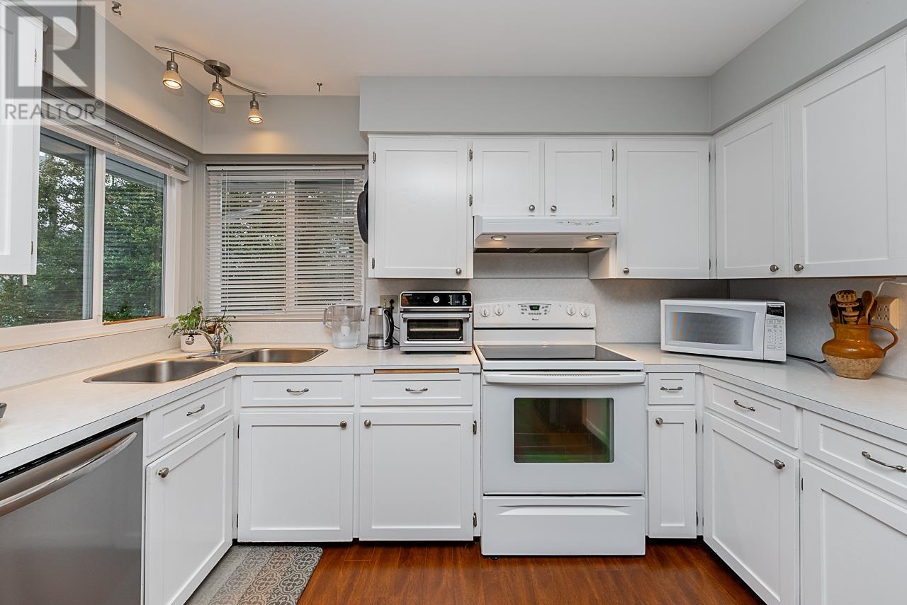 8441 11th Avenue, Burnaby, British Columbia  V3N 2P5 - Photo 10 - R2968431