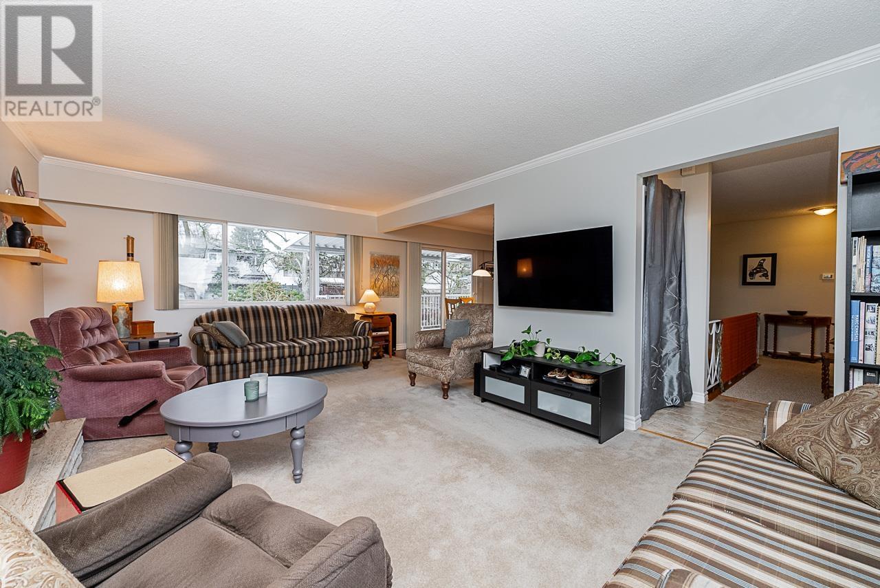 8441 11th Avenue, Burnaby, British Columbia  V3N 2P5 - Photo 5 - R2968431