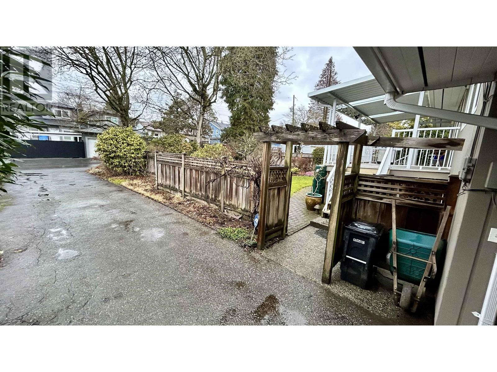 8441 11th Avenue, Burnaby, British Columbia  V3N 2P5 - Photo 31 - R2968431