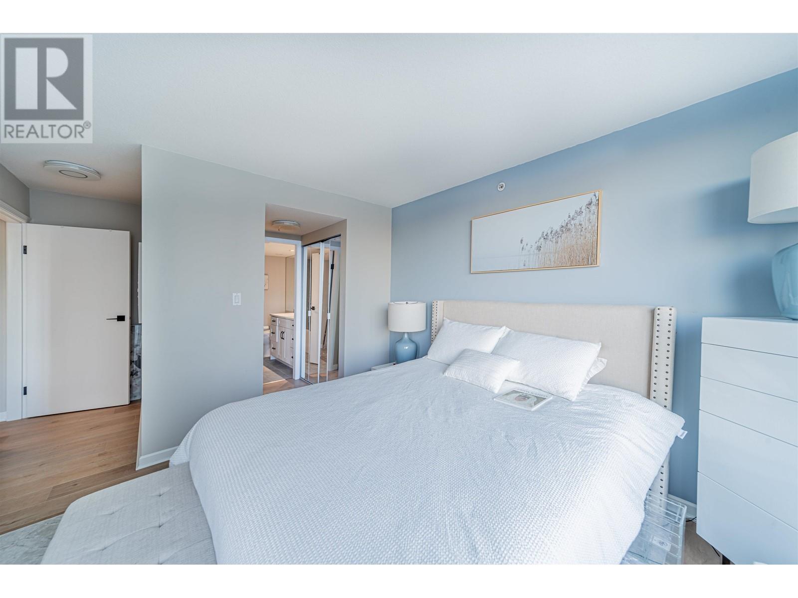 Listing Picture 10 of 24 : 906 1288 MARINASIDE CRESCENT, Vancouver / 溫哥華 - 魯藝地產 Yvonne Lu Group - MLS Medallion Club Member