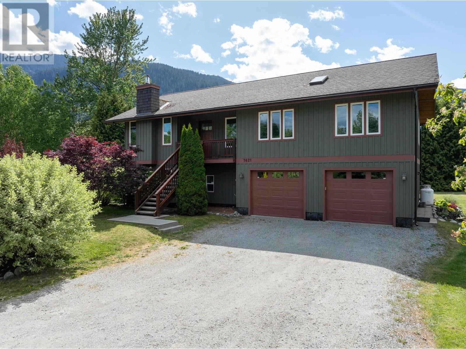 7621 Anderson Road, Pemberton, British Columbia  V0N 2L2 - Photo 2 - R2969174