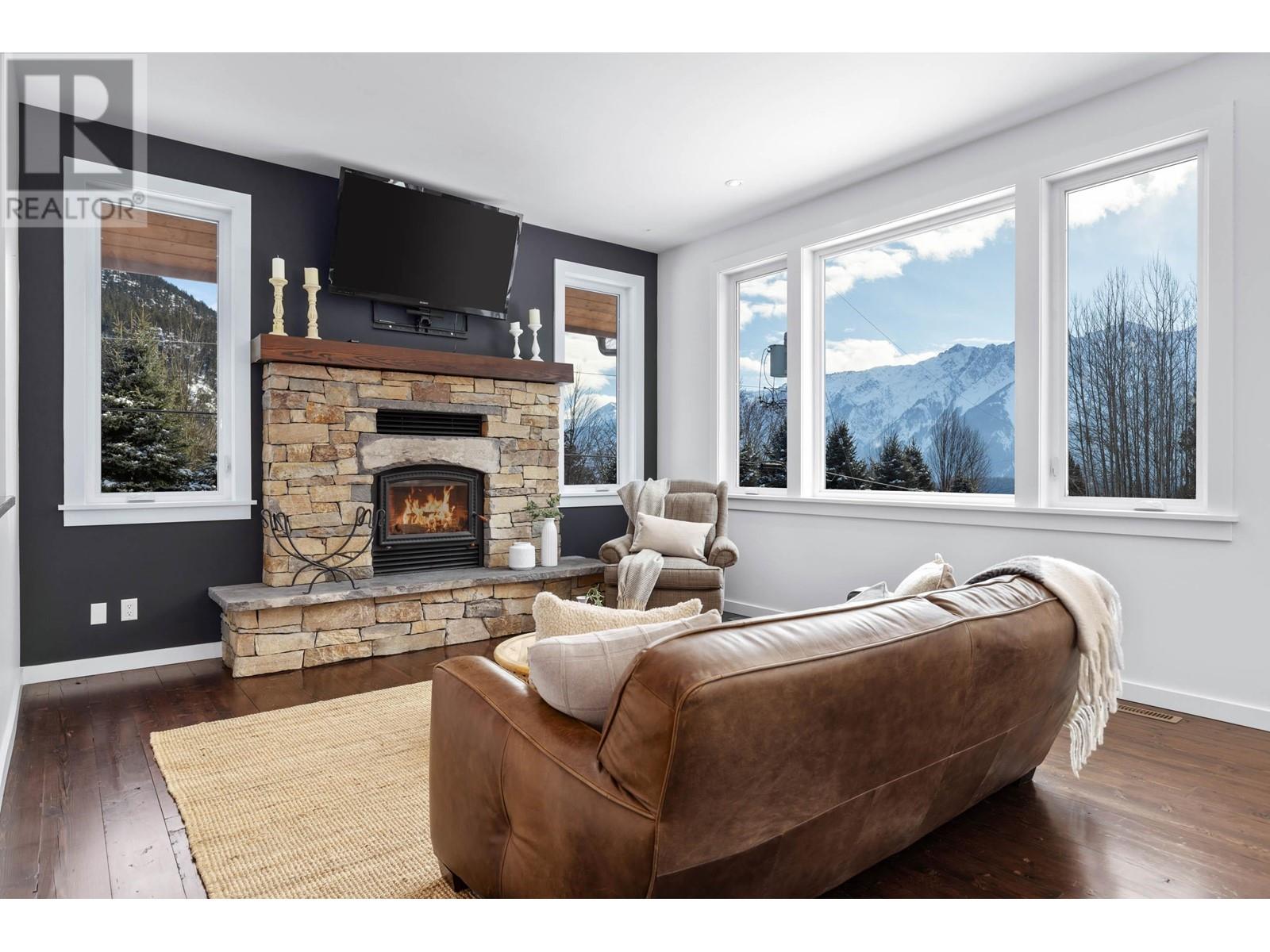 7621 Anderson Road, Pemberton, British Columbia  V0N 2L2 - Photo 4 - R2969174