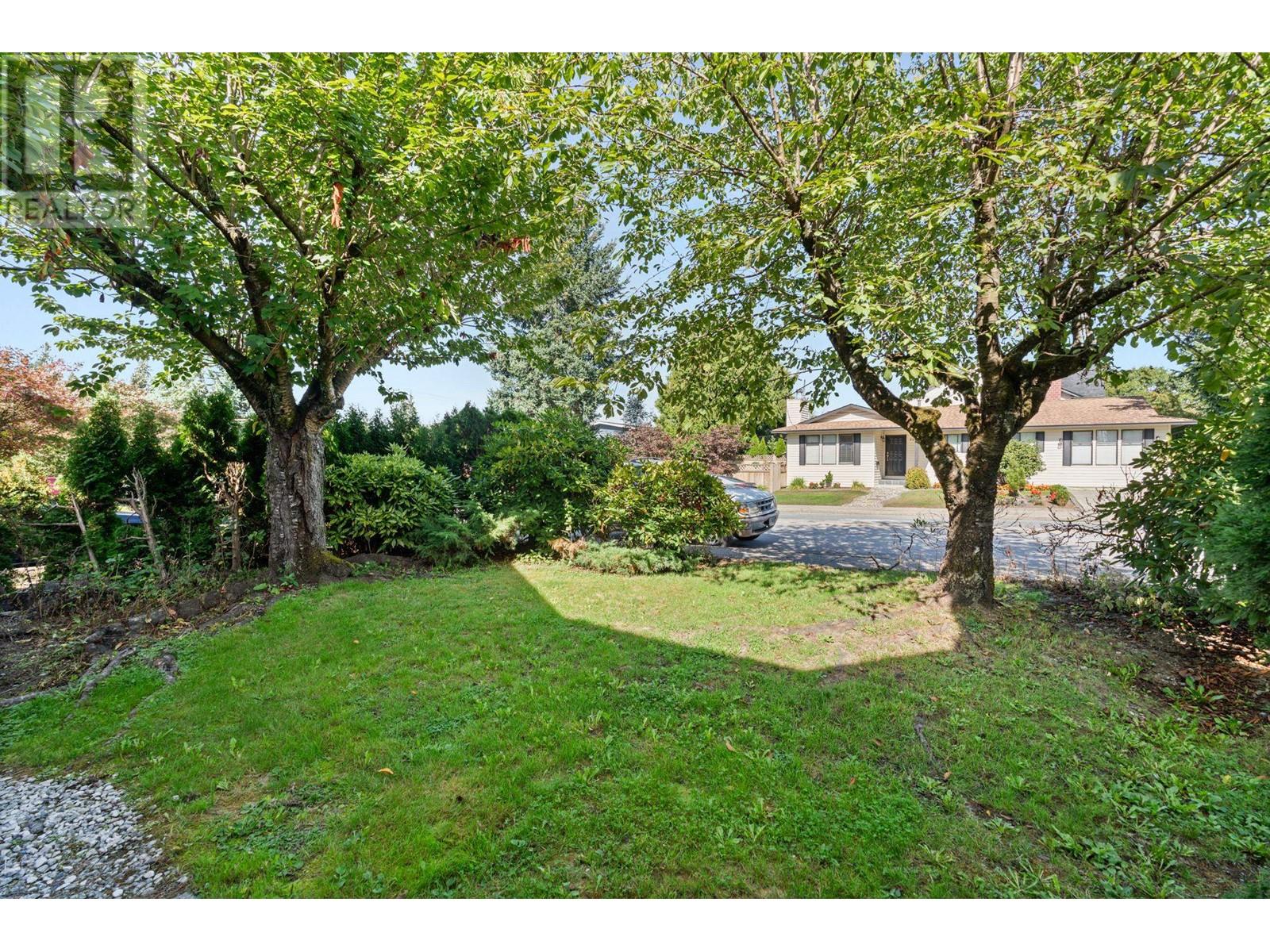 20340 Thorne Avenue, Maple Ridge, British Columbia  V2X 8T9 - Photo 3 - R2968848