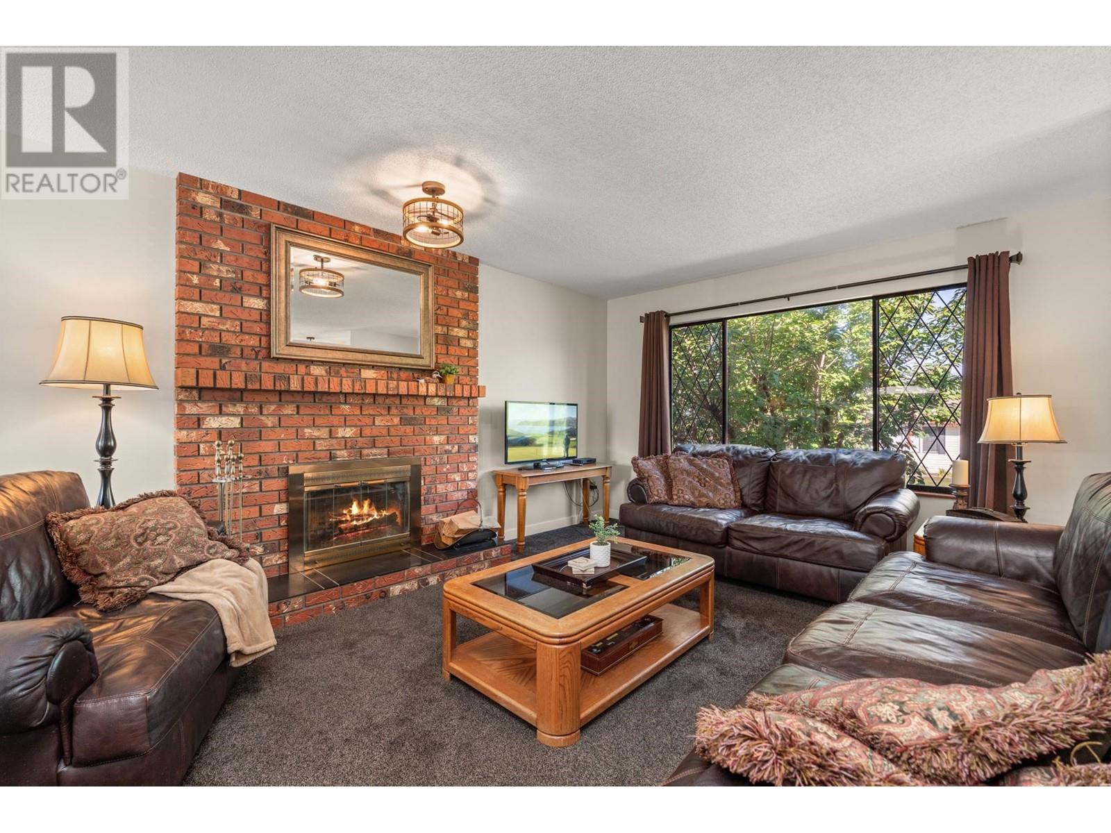 20340 Thorne Avenue, Maple Ridge, British Columbia  V2X 8T9 - Photo 4 - R2968848