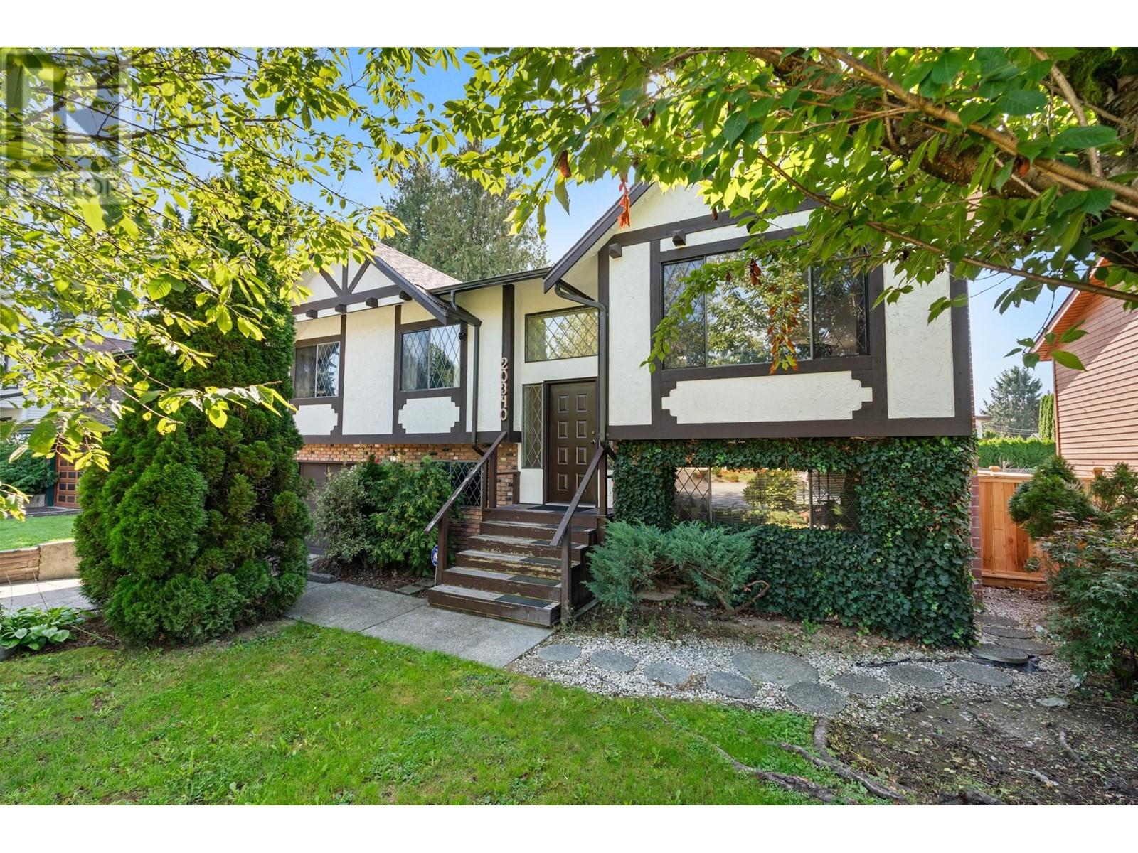 20340 Thorne Avenue, Maple Ridge, British Columbia  V2X 8T9 - Photo 1 - R2968848