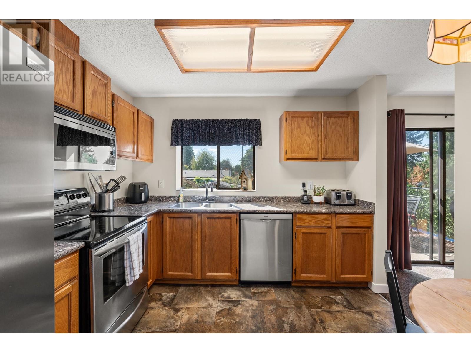 20340 Thorne Avenue, Maple Ridge, British Columbia  V2X 8T9 - Photo 8 - R2968848