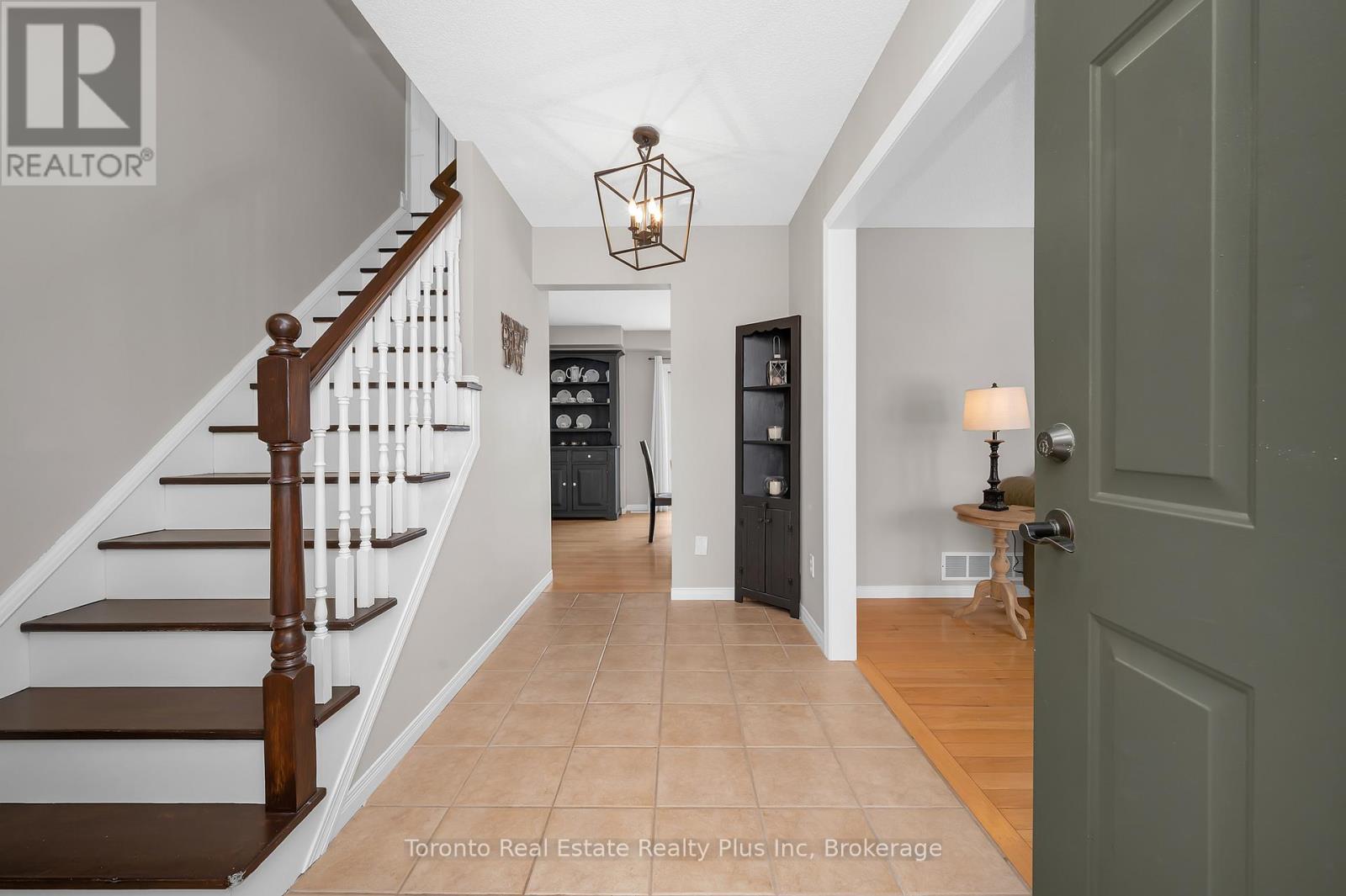 Property at 47 DUNROBIN DRIVE image 4