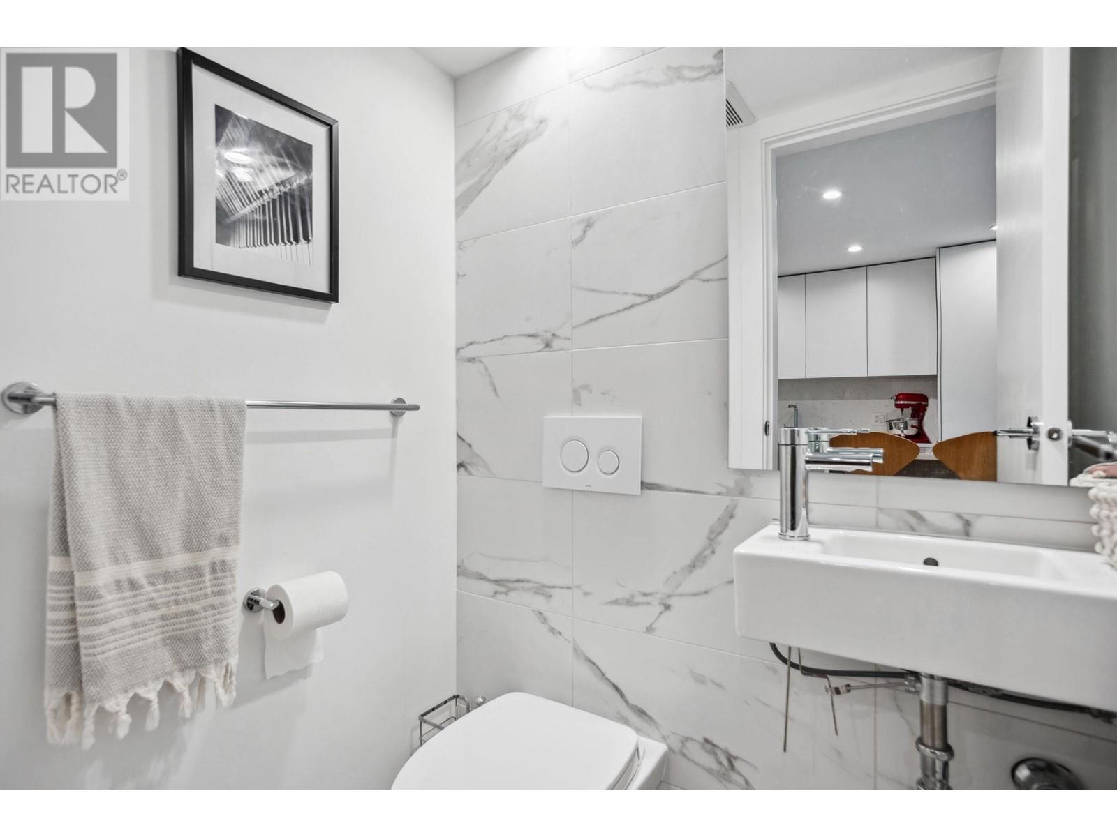 105 2060 Curling Road, North Vancouver, British Columbia  V7P 0E1 - Photo 16 - R2969191