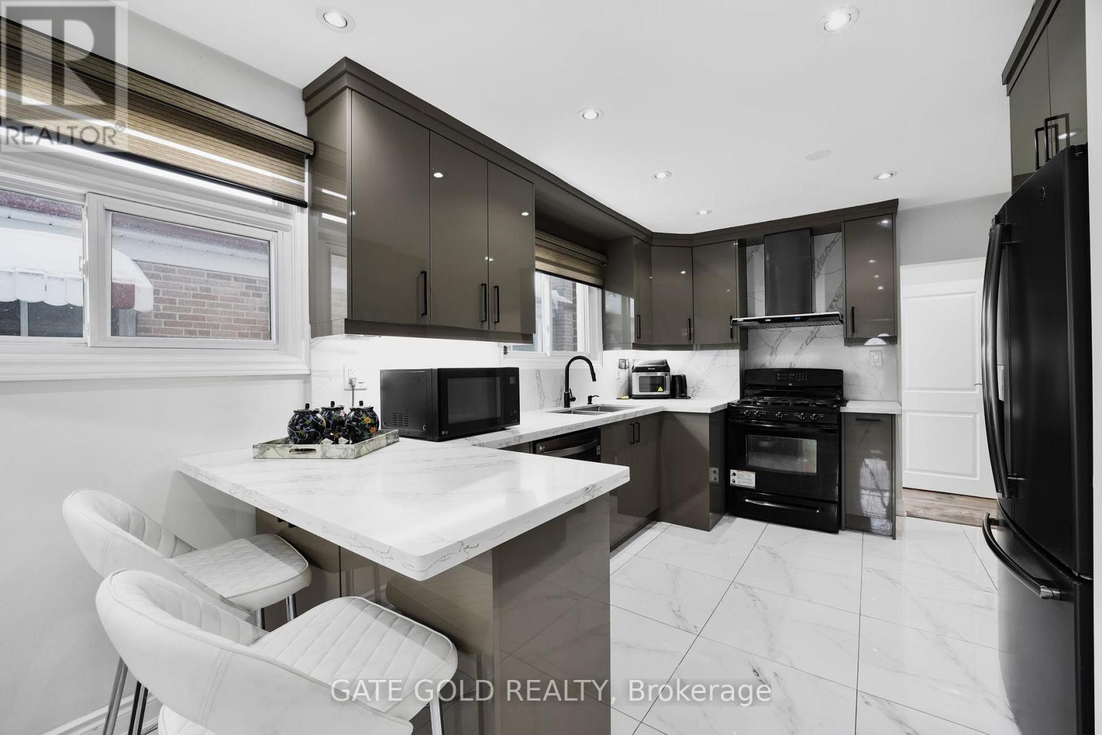 40 Tealham Drive, Toronto, Ontario  M9V 3T6 - Photo 13 - W11981741