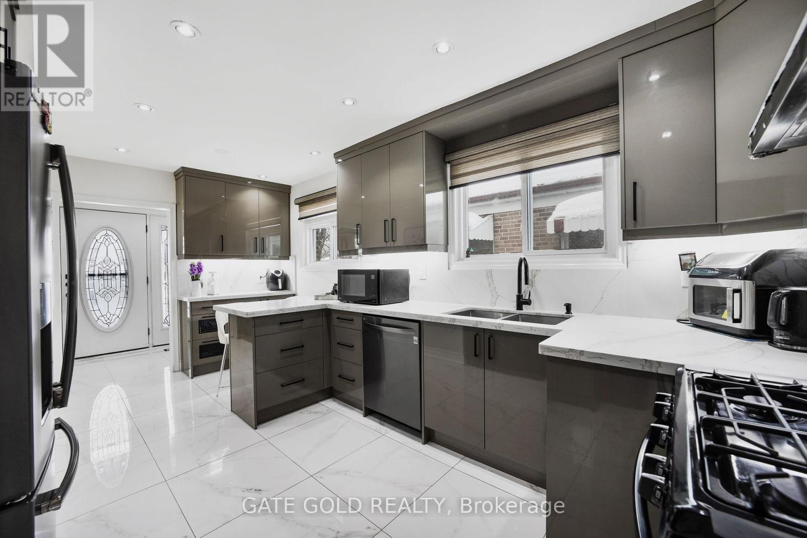 40 Tealham Drive, Toronto, Ontario  M9V 3T6 - Photo 14 - W11981741