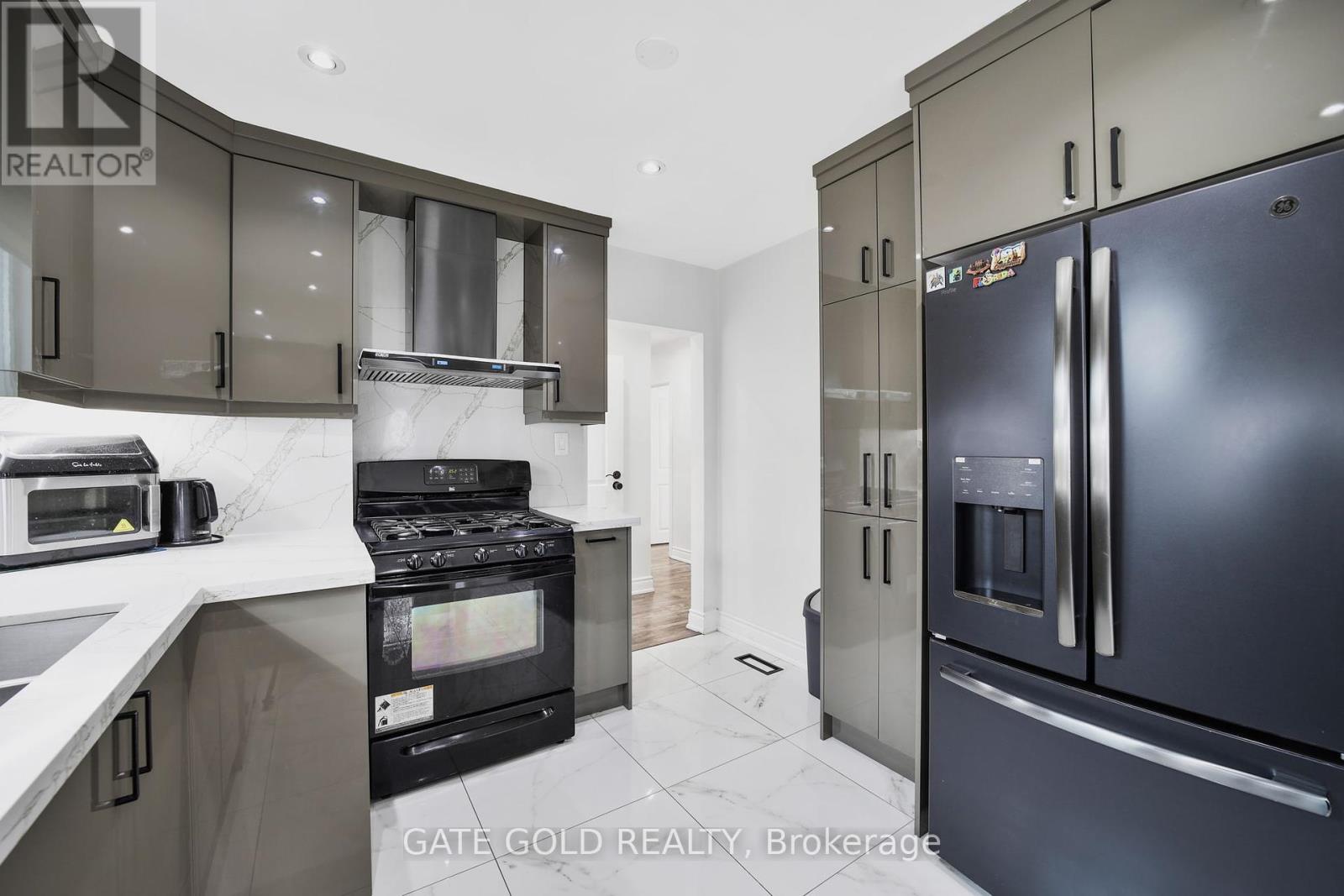 40 Tealham Drive, Toronto, Ontario  M9V 3T6 - Photo 16 - W11981741