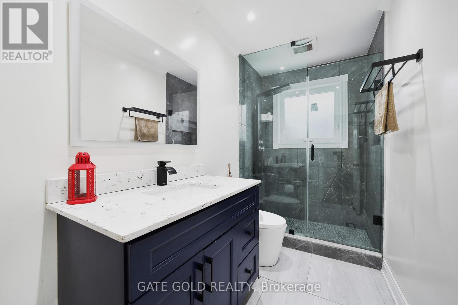 40 Tealham Drive, Toronto, Ontario  M9V 3T6 - Photo 18 - W11981741