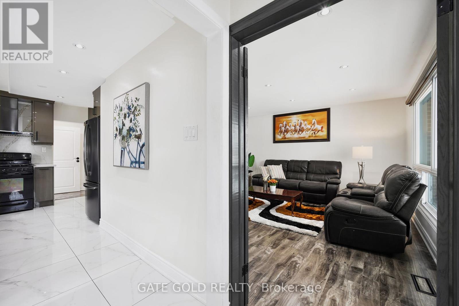 40 Tealham Drive, Toronto, Ontario  M9V 3T6 - Photo 6 - W11981741