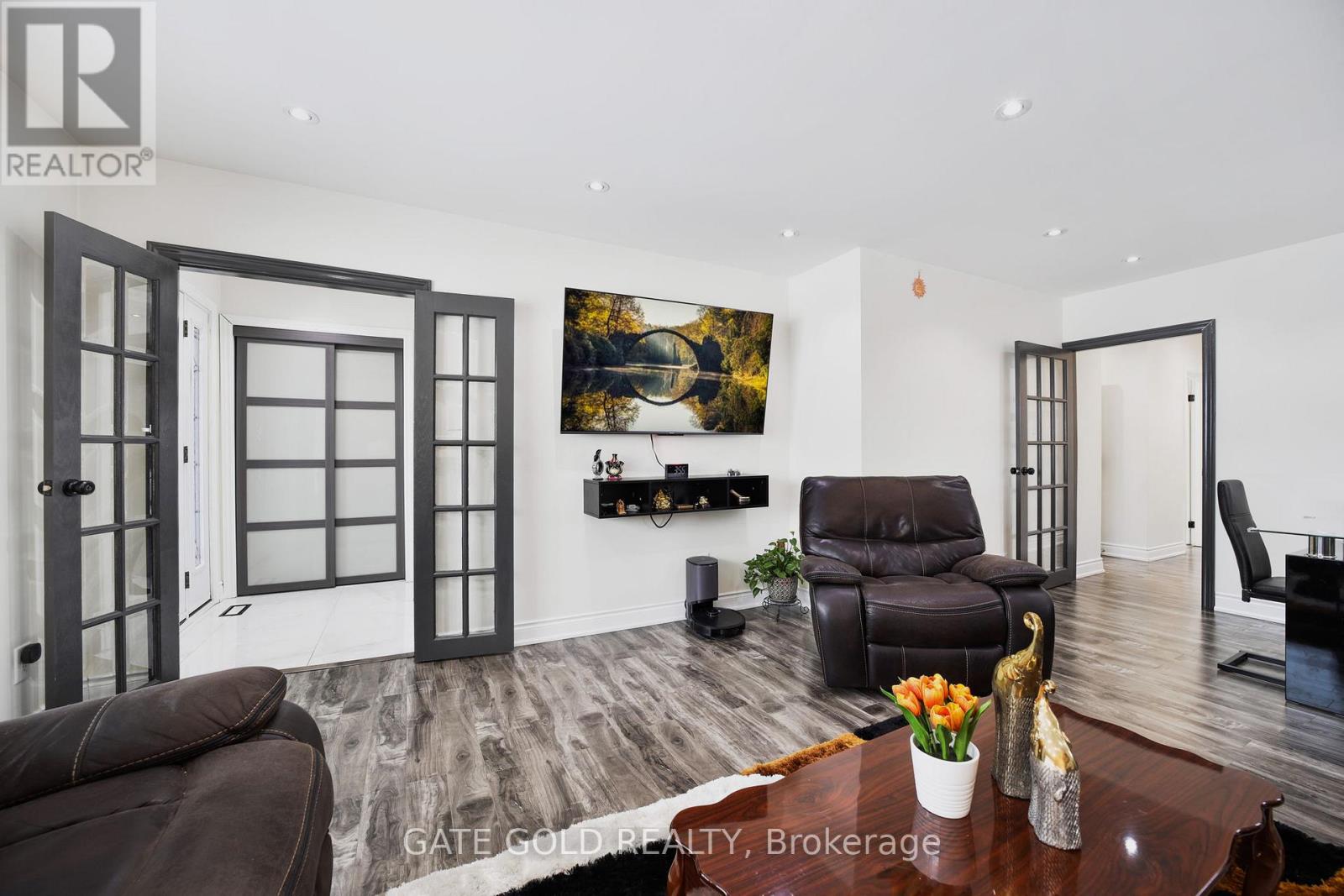 40 Tealham Drive, Toronto, Ontario  M9V 3T6 - Photo 9 - W11981741