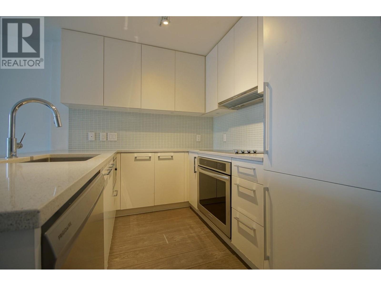 809 668 Columbia Street, New Westminster, British Columbia  V3M 1A9 - Photo 2 - R2968684