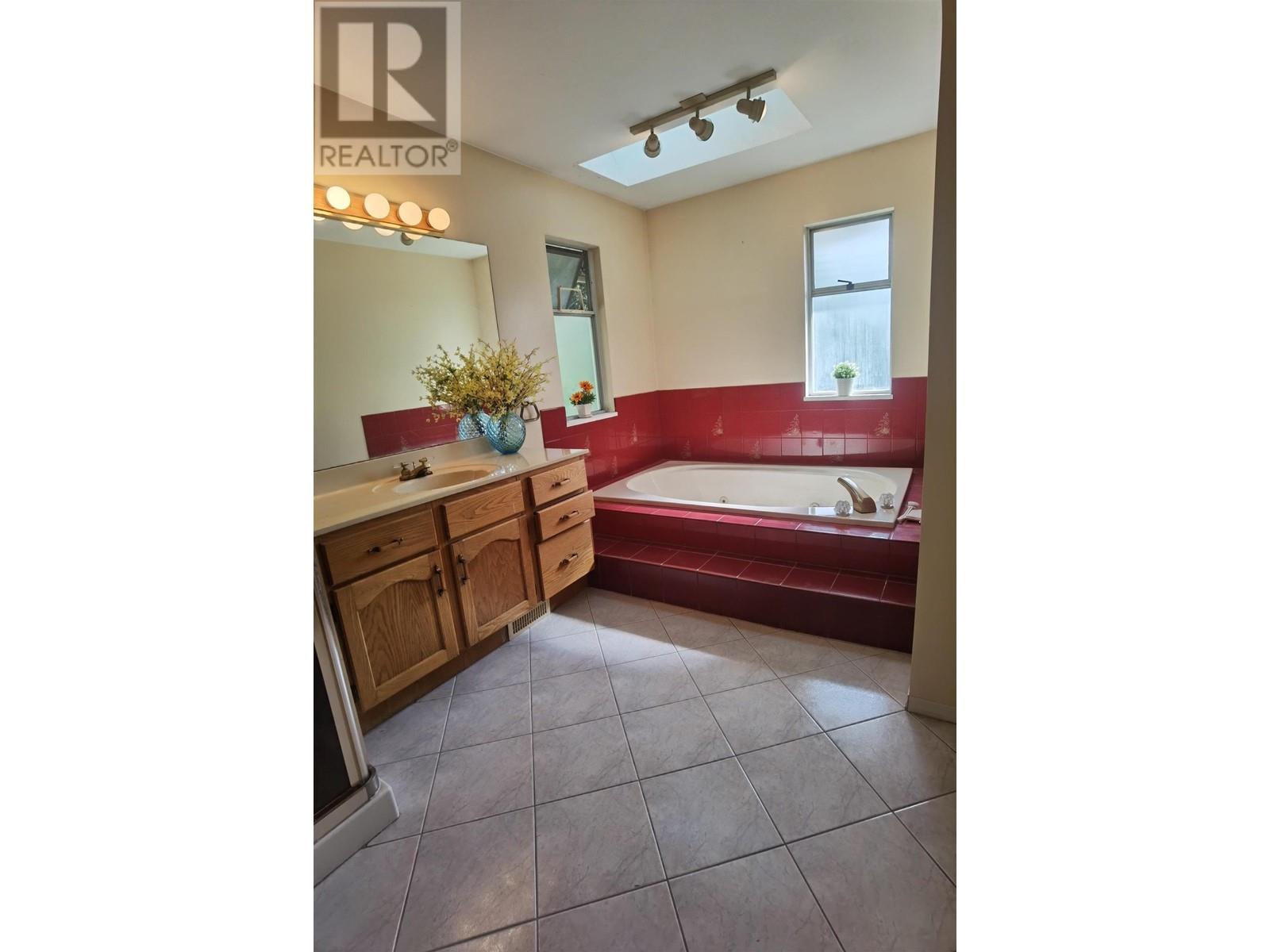 Listing Picture 11 of 25 : 10411 ATHABASCA DRIVE, Richmond / 烈治文 - 魯藝地產 Yvonne Lu Group - MLS Medallion Club Member
