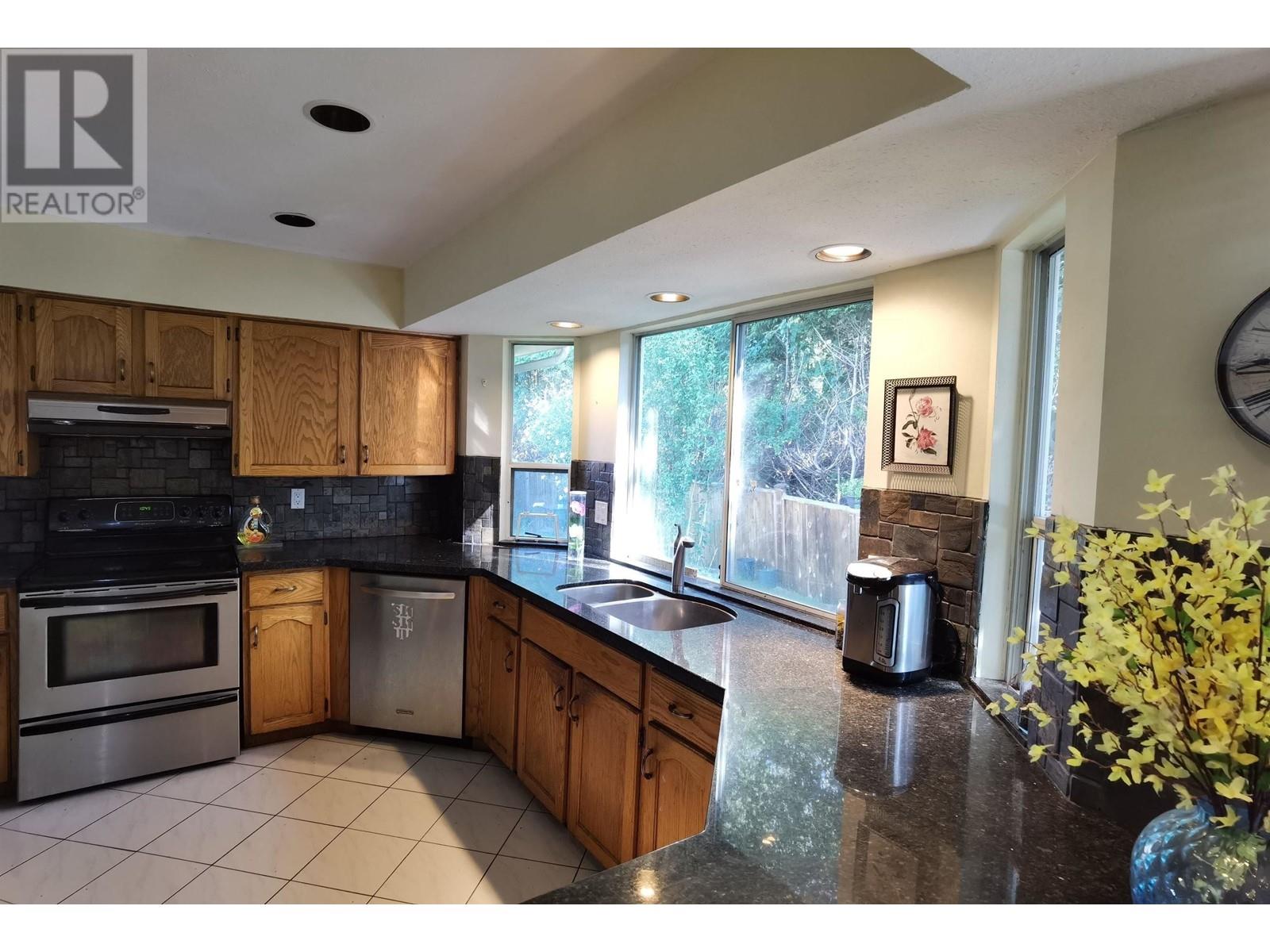 Listing Picture 4 of 25 : 10411 ATHABASCA DRIVE, Richmond / 烈治文 - 魯藝地產 Yvonne Lu Group - MLS Medallion Club Member