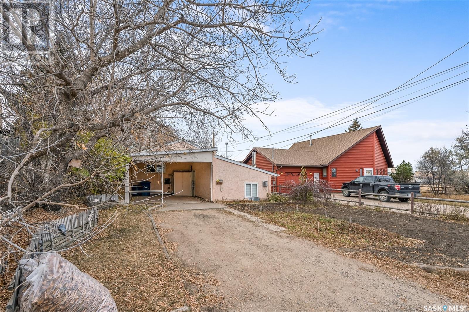 Property at 203 1st AVENUE SE image 3