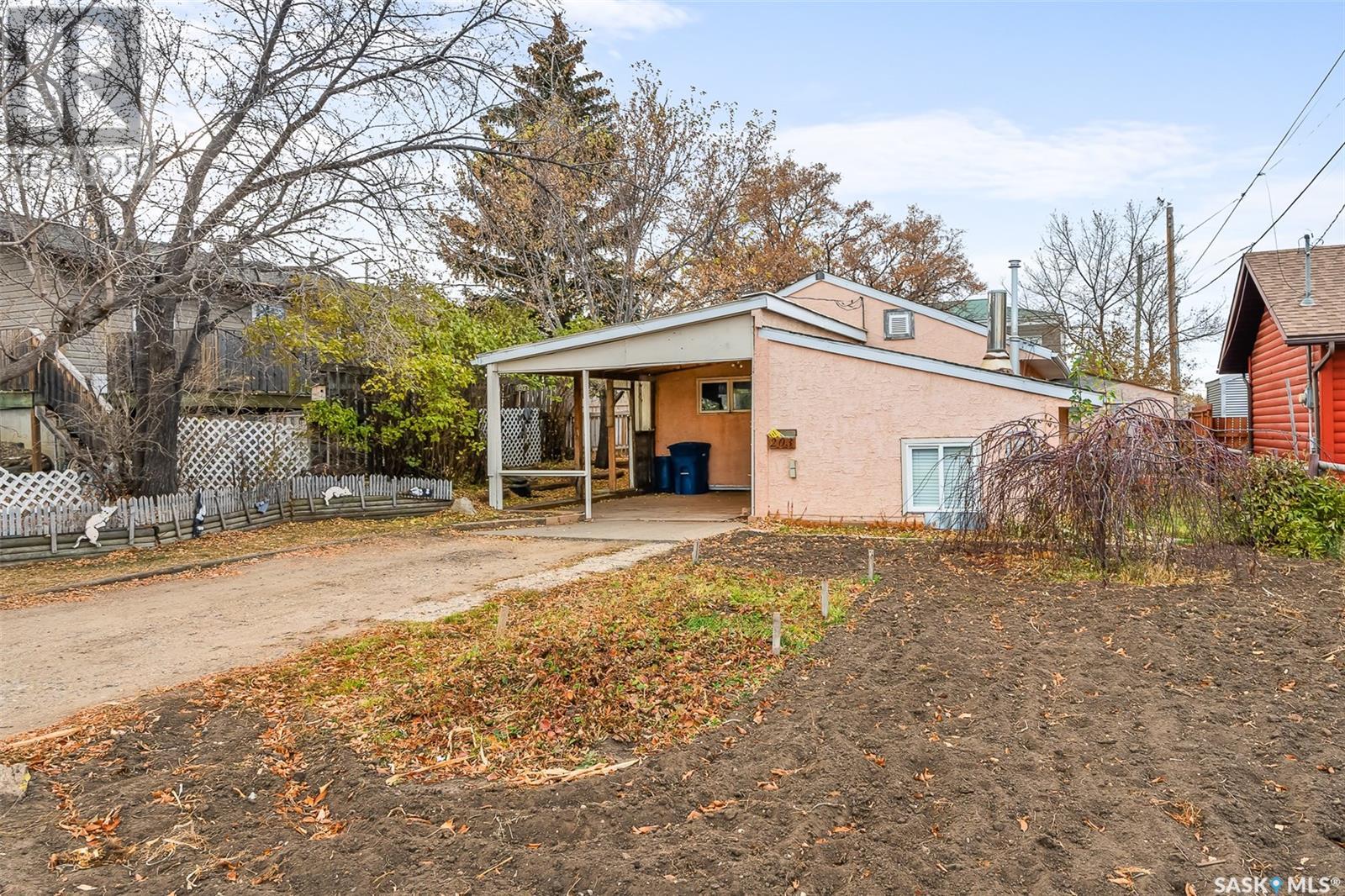 Property at 203 1st AVENUE SE image 1