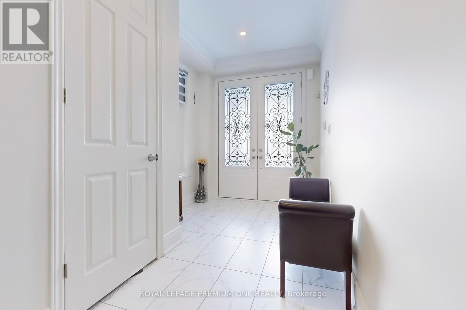 Property at 14 HUMMINGBIRD GROVE image 4