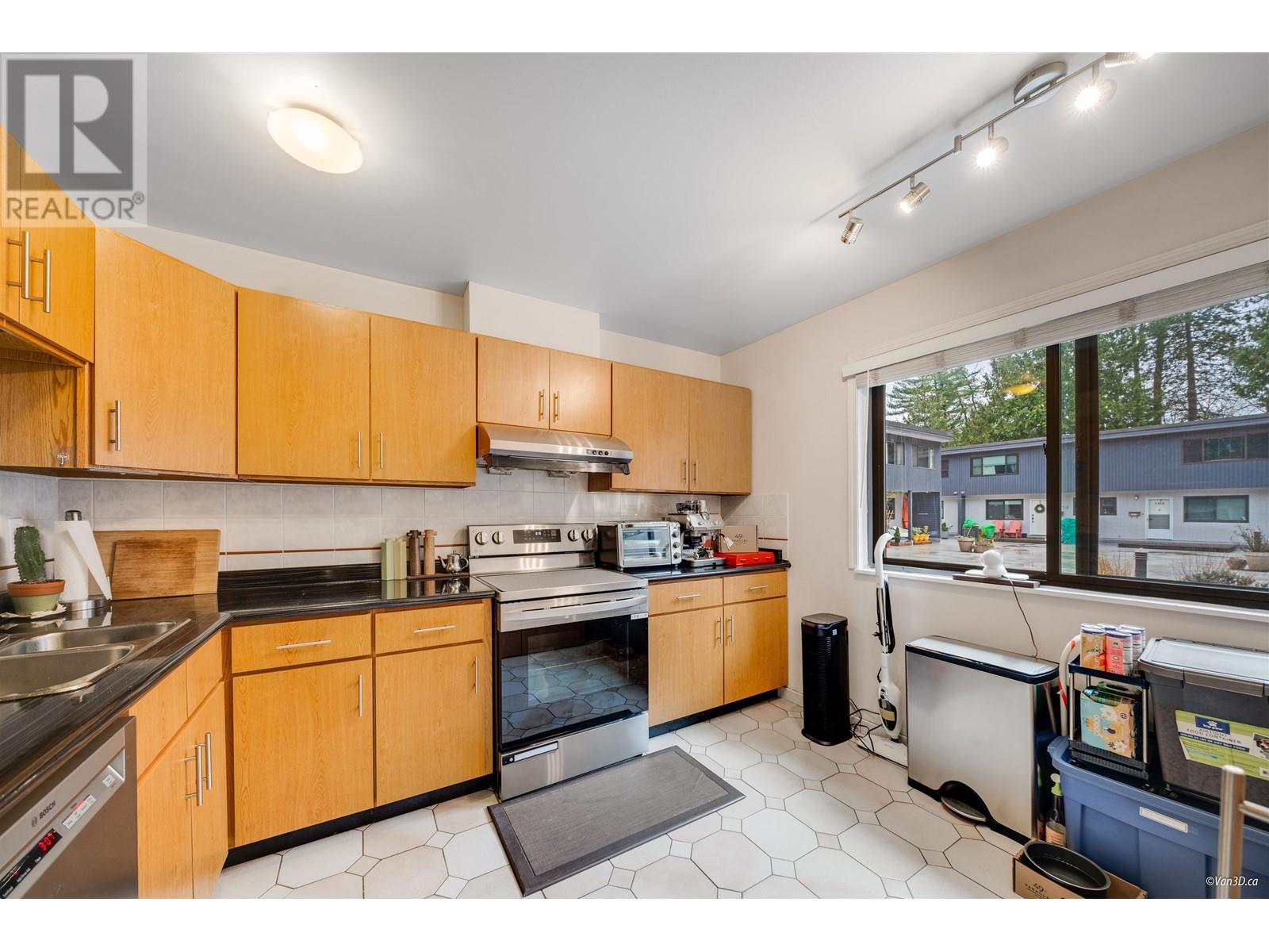 7305 Coronado Drive, Burnaby, British Columbia  V5A 1P9 - Photo 12 - R2969186