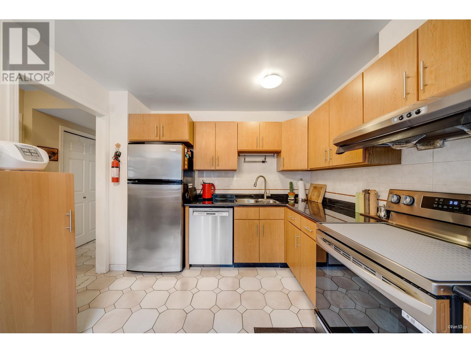 7305 Coronado Drive, Burnaby, British Columbia  V5A 1P9 - Photo 10 - R2969186