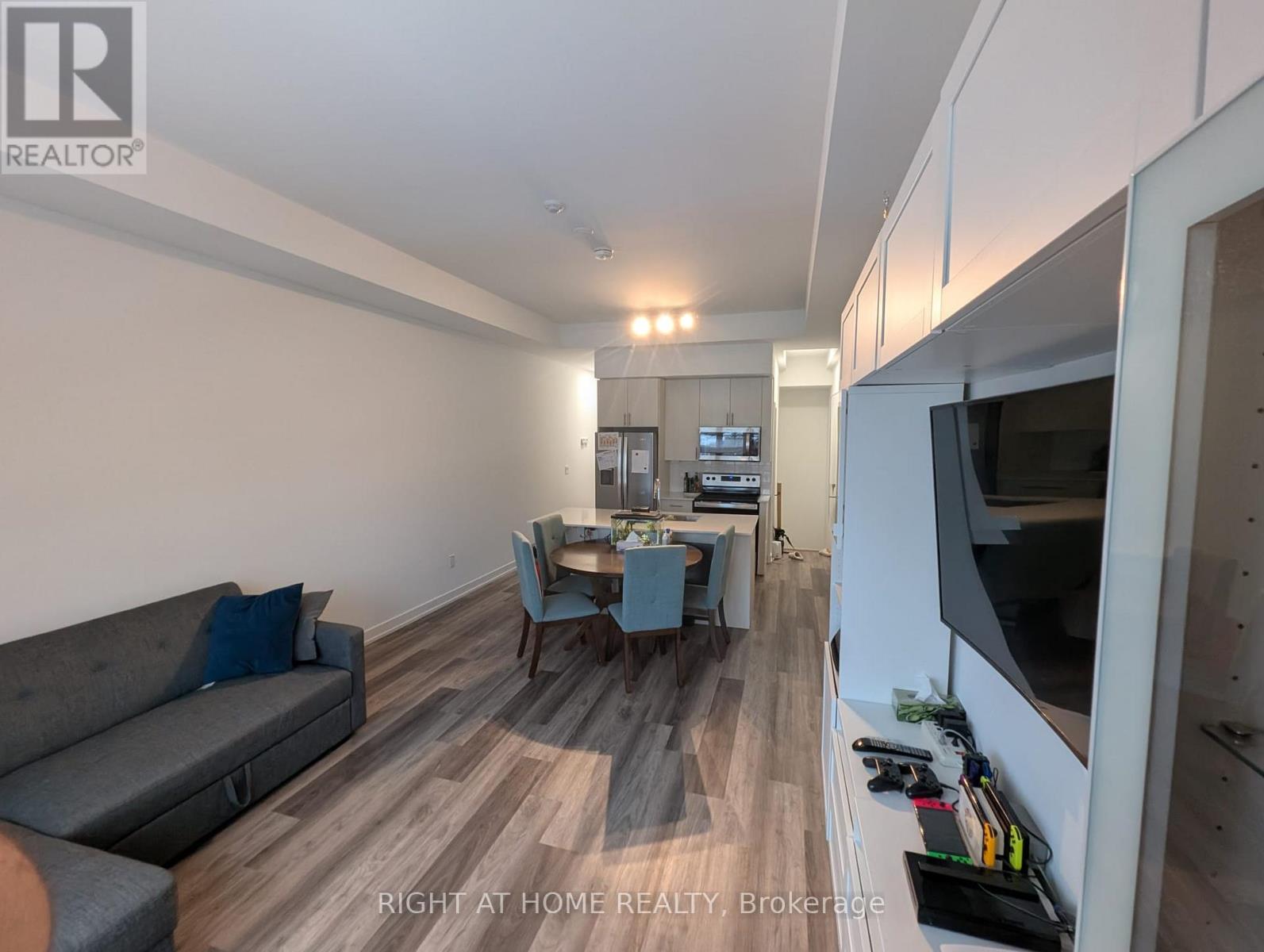 Property at 112 - 3686 ST CLAIR AVENUE E image 1