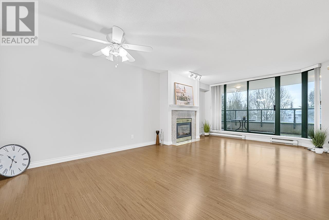 Listing Picture 9 of 27 : 201 5899 WILSON AVENUE, Burnaby / 本拿比 - 魯藝地產 Yvonne Lu Group - MLS Medallion Club Member
