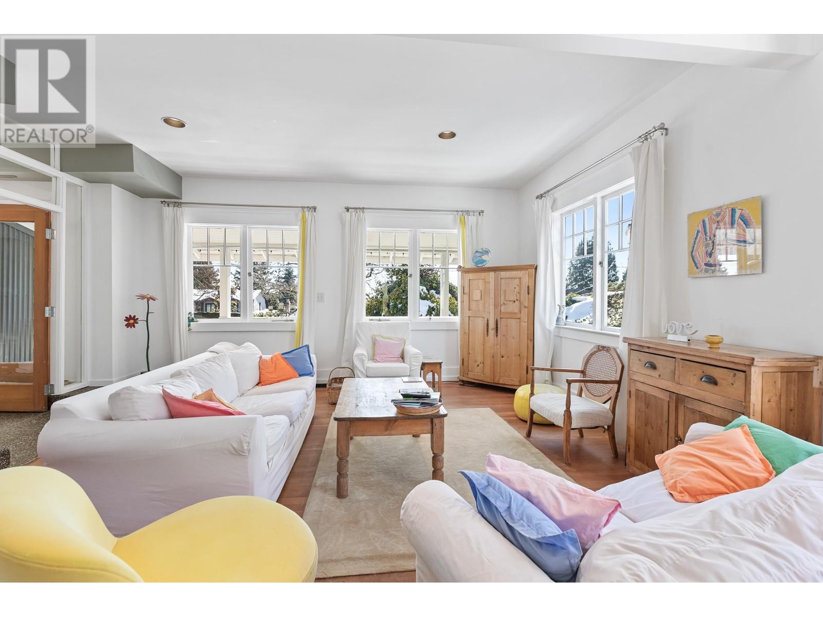 2433 Mathers Avenue, West Vancouver, British Columbia  V7V 2H9 - Photo 10 - R2966543