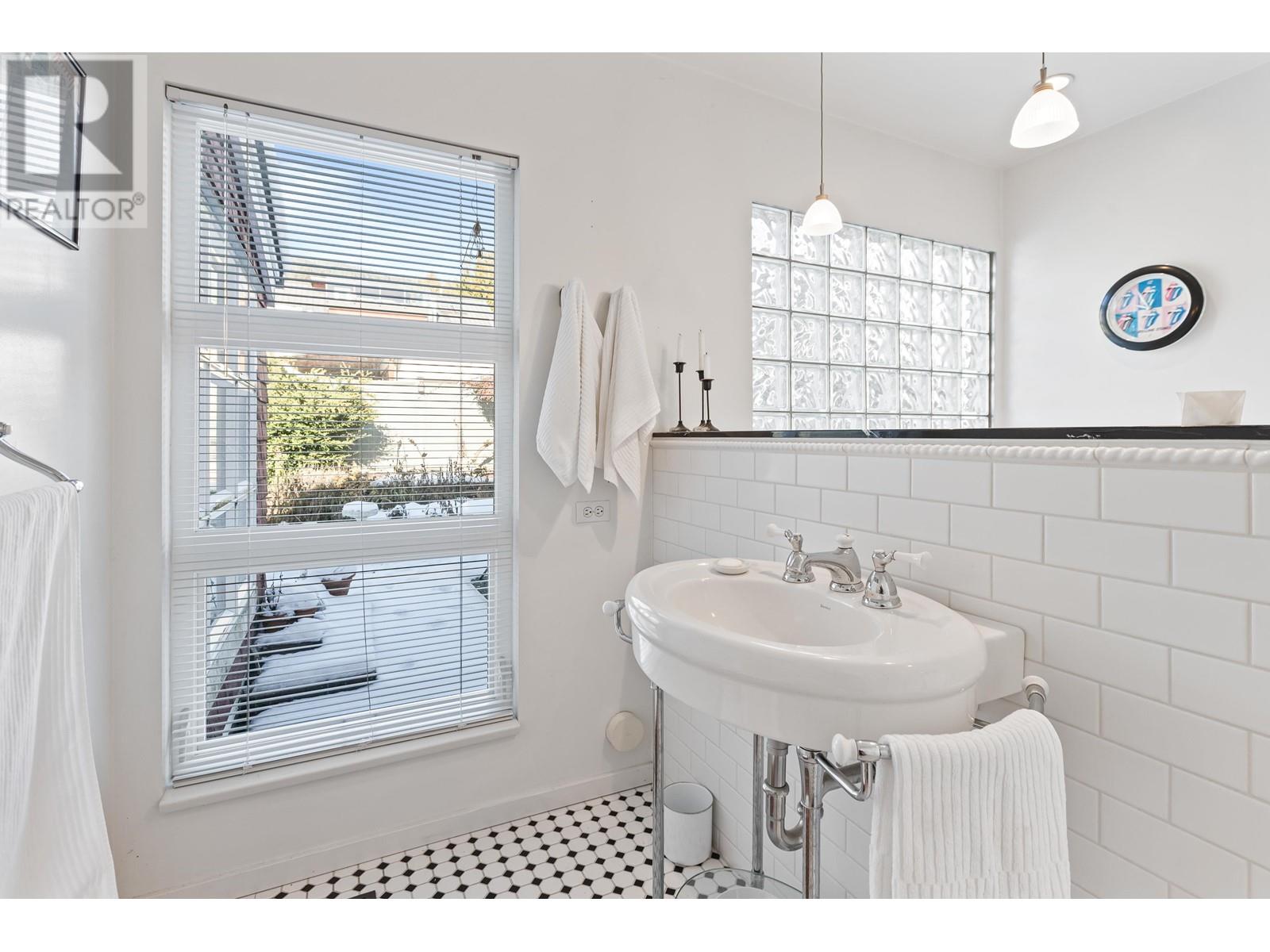 2433 Mathers Avenue, West Vancouver, British Columbia  V7V 2H9 - Photo 19 - R2966543