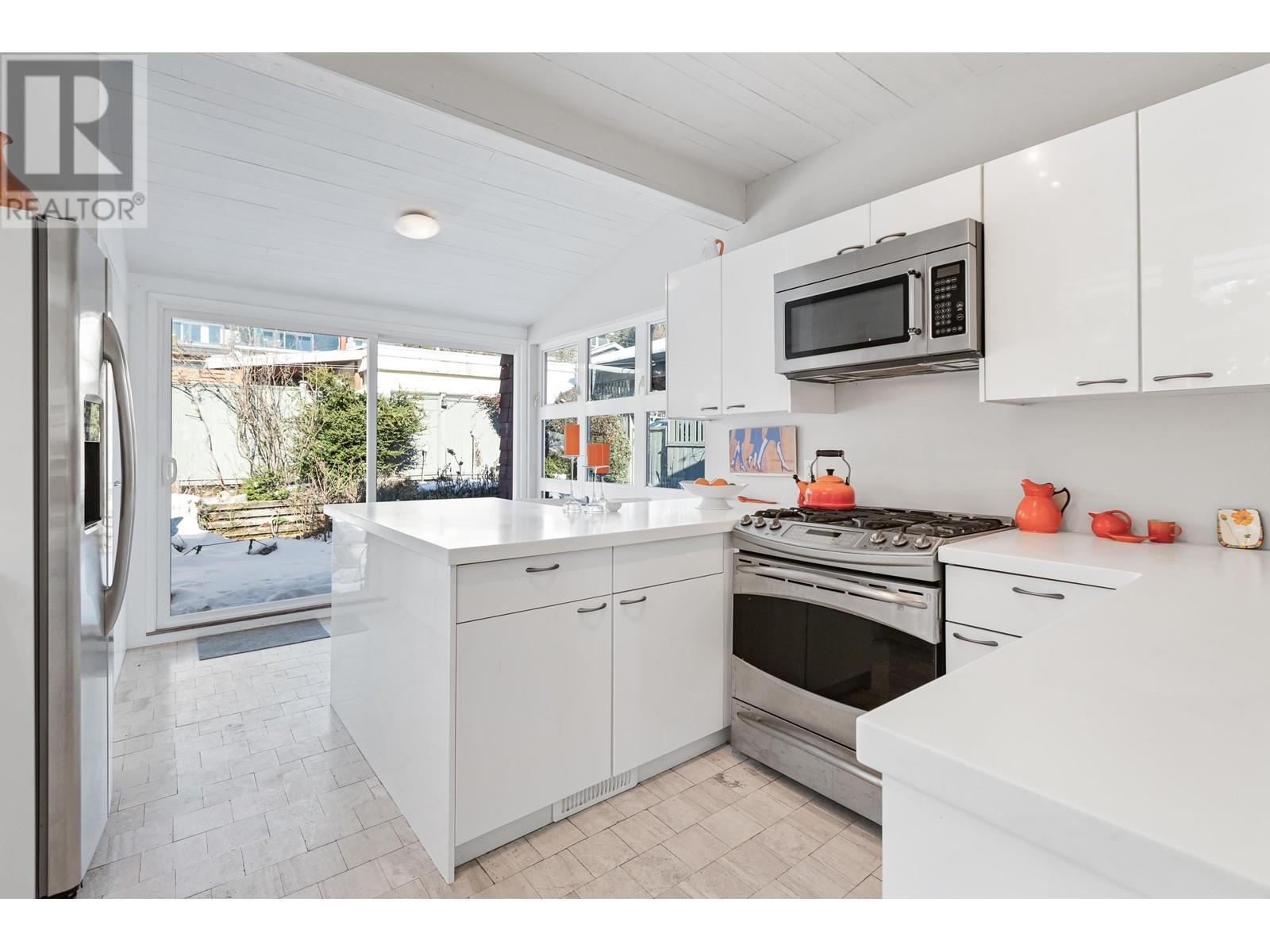 2433 Mathers Avenue, West Vancouver, British Columbia  V7V 2H9 - Photo 14 - R2966543