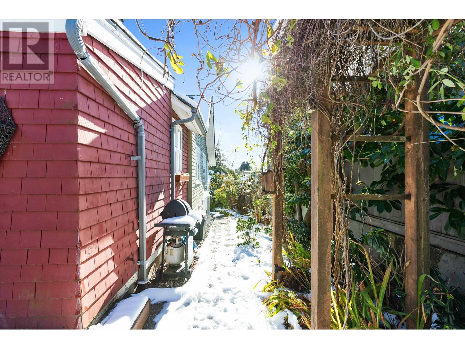 2433 Mathers Avenue, West Vancouver, British Columbia  V7V 2H9 - Photo 35 - R2966543