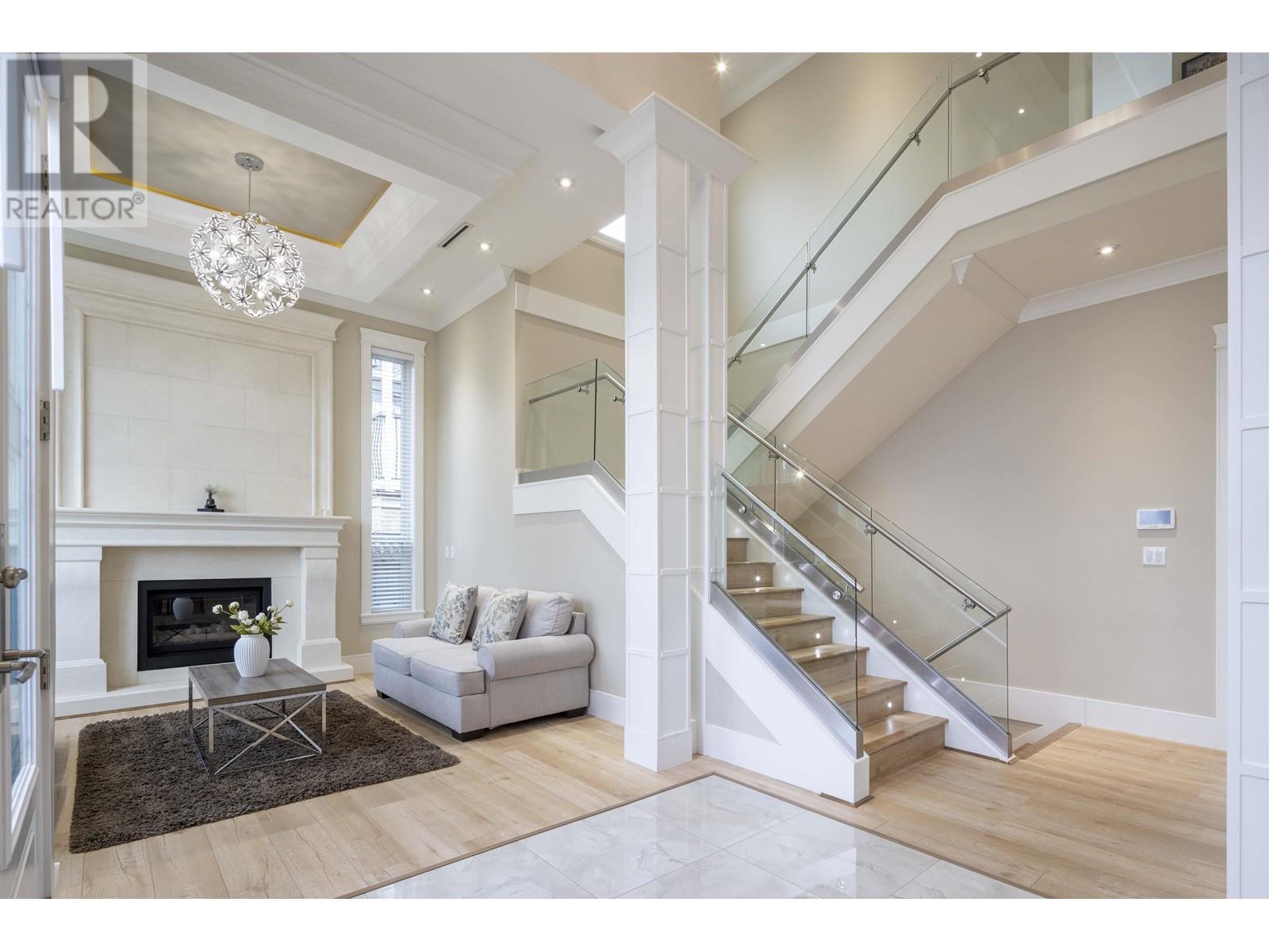 Property at 2052 PAULUS CRESCENT image 3