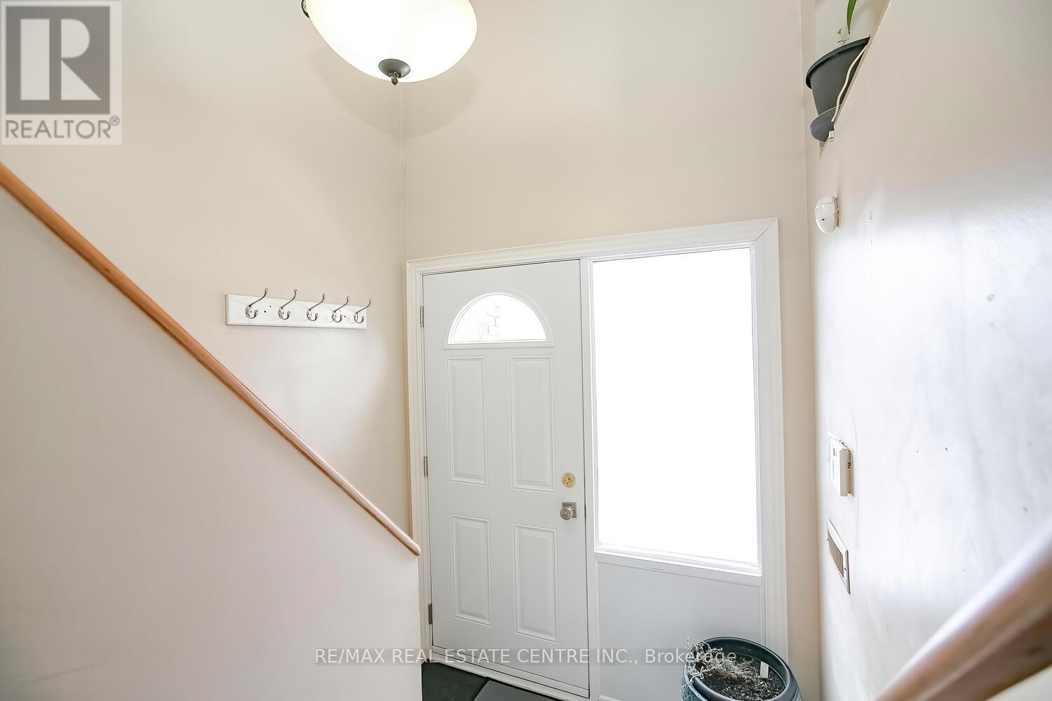 52 Carleton Place, Brampton, Ontario  L6T 3Z4 - Photo 3 - W11981872