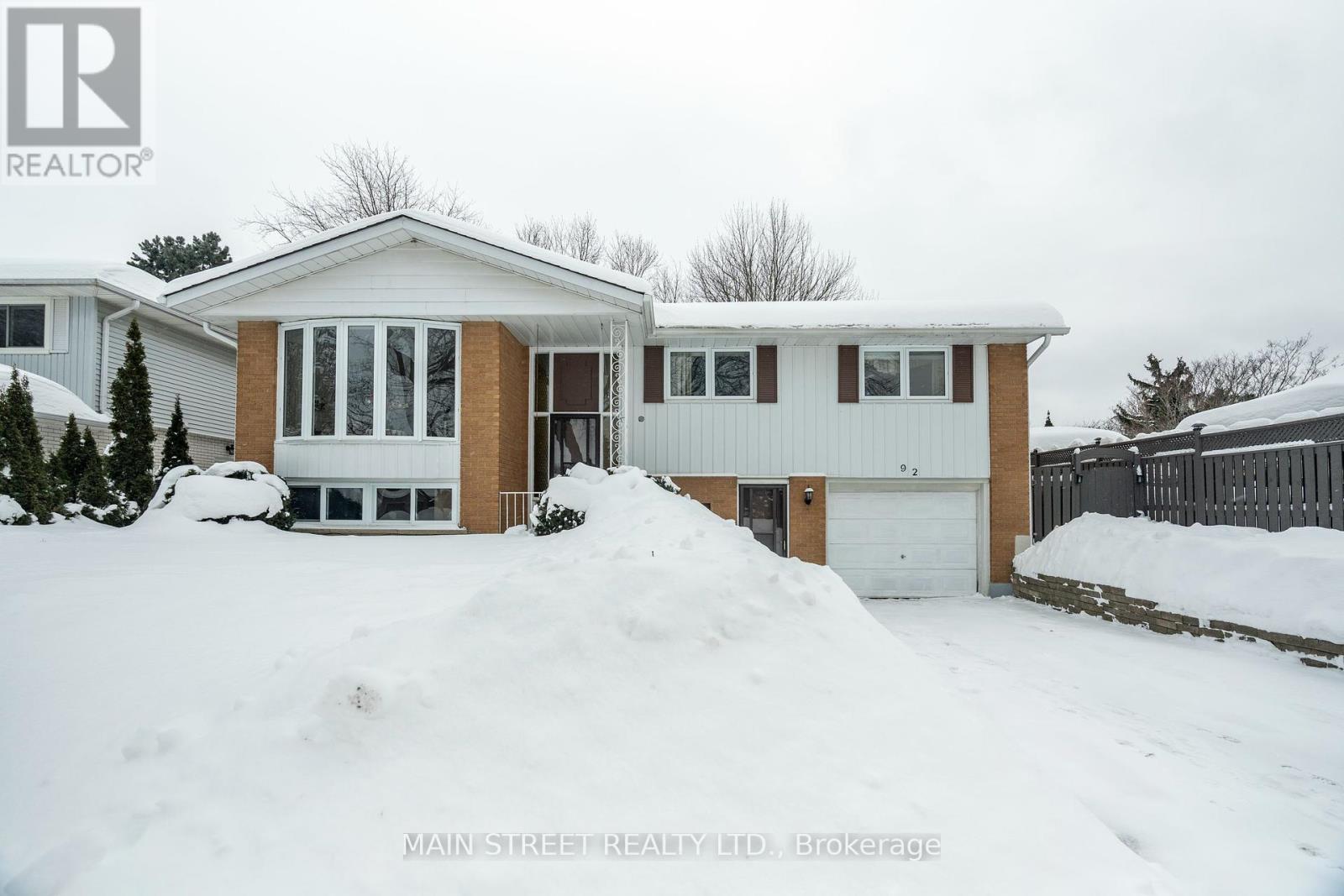 92 QUEENSTON CRESCENT, Kitchener, Ontario