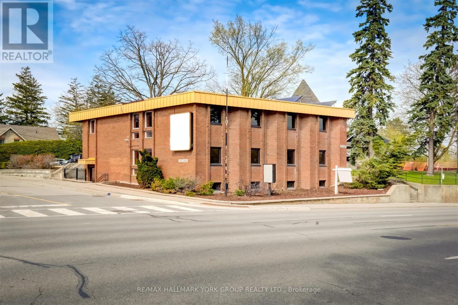 15064 Yonge Street, Aurora, Ontario  L4G 1M2 - Photo 2 - N11941200